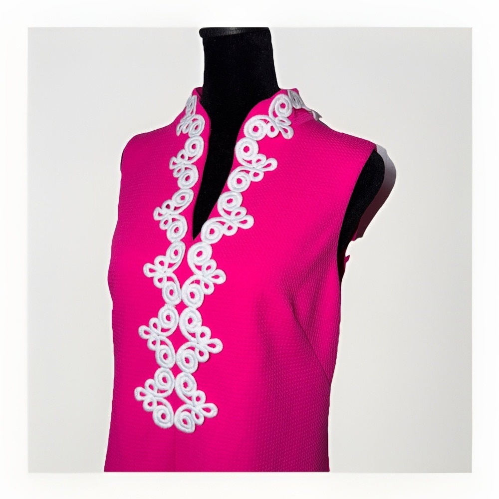 Vince Camuto Sleeveless Sheath Dress Size 8‎ V-Neck Hot Pink Swirl Applique - Picture 3 of 6